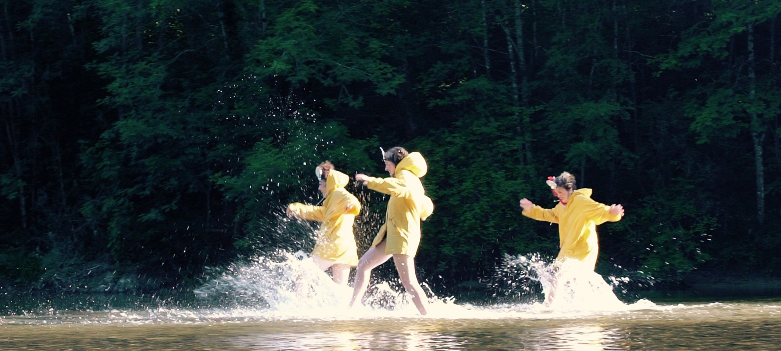 "Rien à cirer", trio clown avec Les Moules à facettes : Camille Hadjadj, Cécile Hennion, Anais Tobelem. Crédit photo : DR