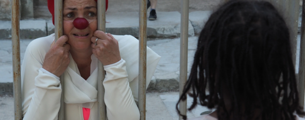 Clown à la rue, Rennes, "Mettre le nez dehors".
