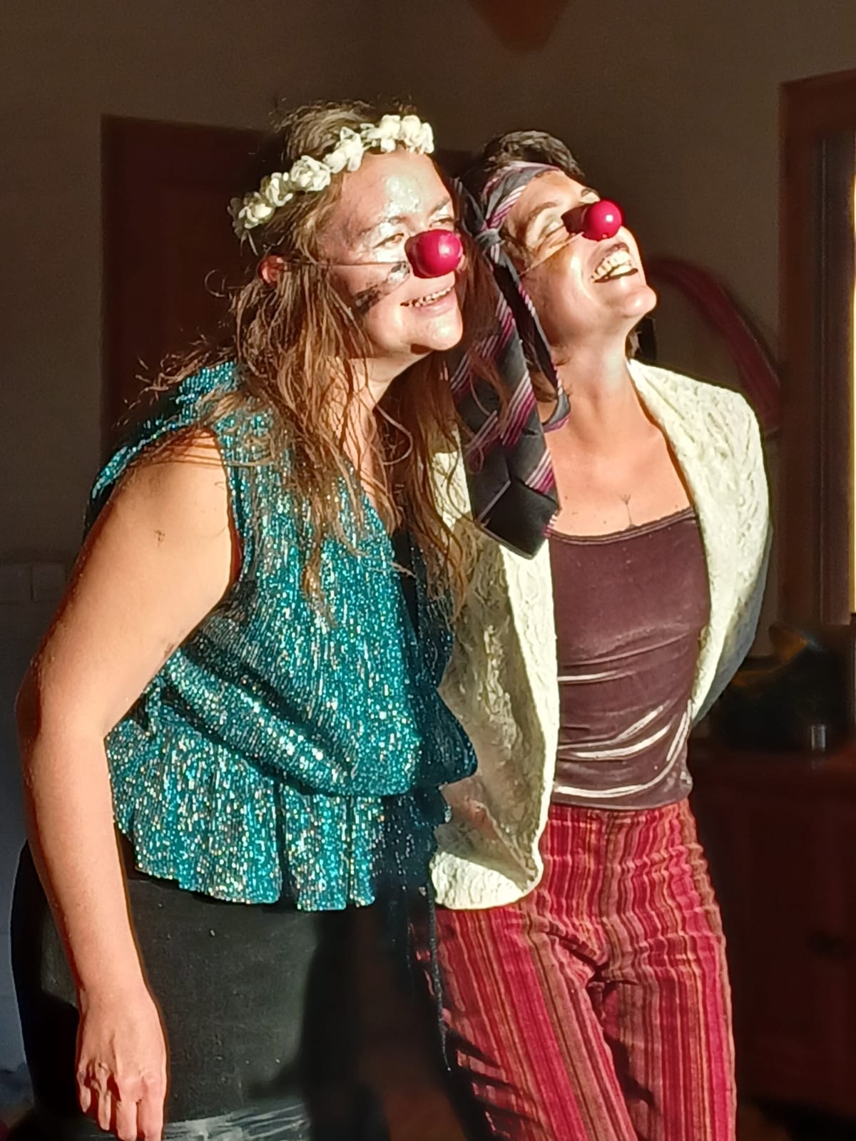 clowns lumineux et éblouis