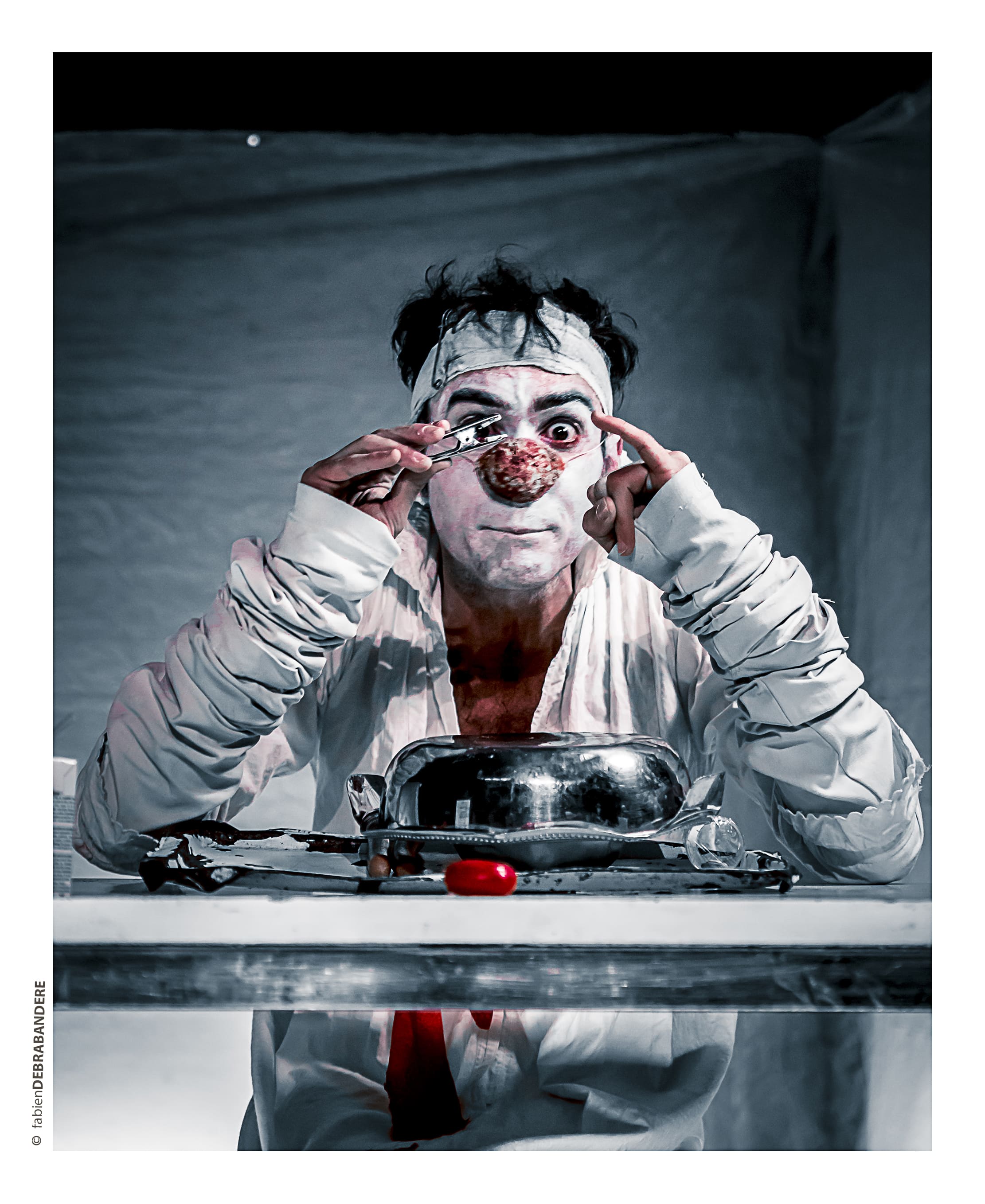 Le Délirium du papillon, de et par Emmanuel Gil alias Typhus Bronx, ©FabienDEBRABANDERE