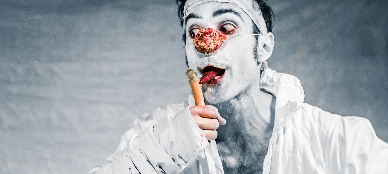 Le Délirium du papillon, de et par Emmanuel Gil alias Typhus Bronx, ©FabienDEBRABANDERE